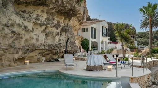 Exclusive frontline house with infinity pool close to Es Castell Exclusive frontline house with infinity pool close to Es Castell